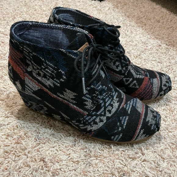 Toms Shoes - Toms Aztec Jacquard desert wedge ankle bootie like new